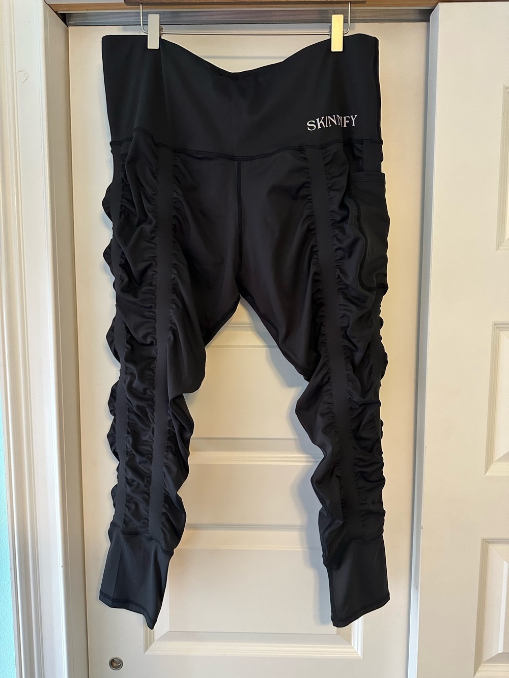 Skinnify Plus Size XXXXL Black Ruched Resistance Band Leggings Compression 4X